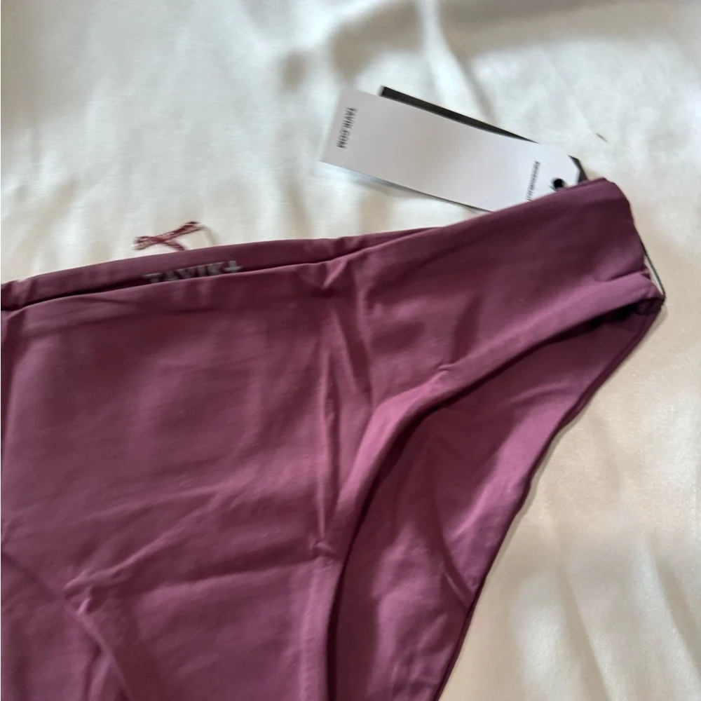 BUNDLE 2 ITEMS FOR $8✨ FINAL SALE✨ TAVIK full coverage swimming bottom 💐